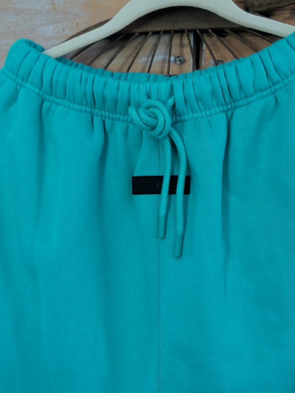 Essential Sweatpants. Size Small - Picture 3 of 4